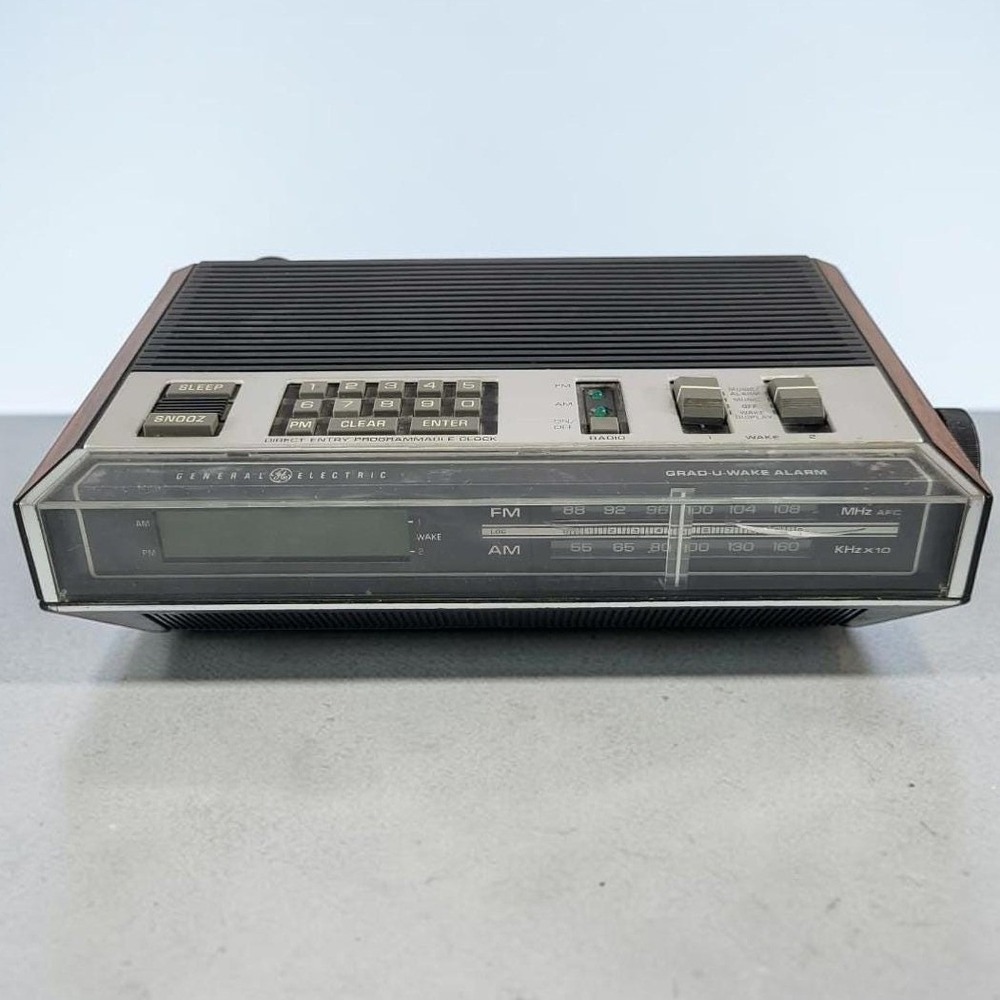 Vintage GE 7-4880A AM/FM Digital Clock Radio Grad-U-Wake TESTED